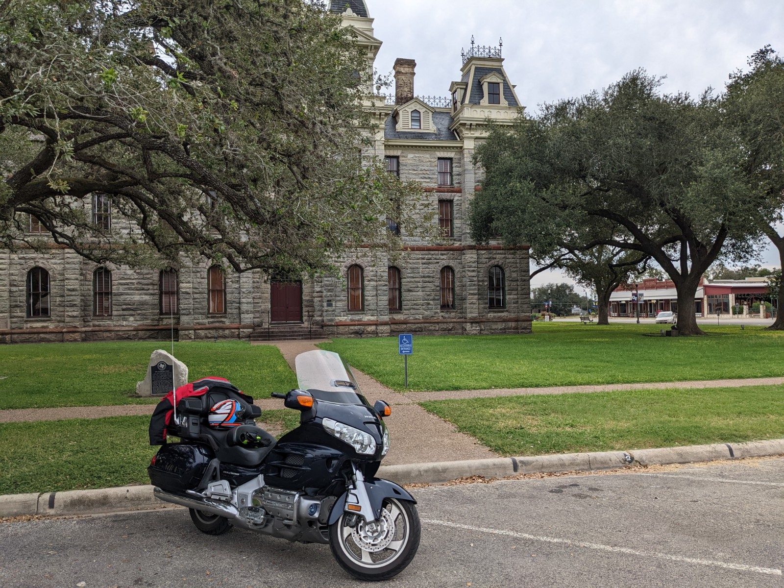 Goliad Court House.jpg